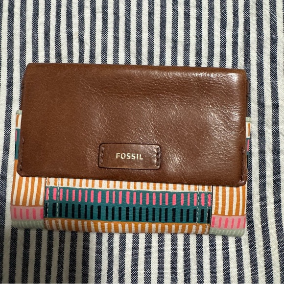 Fossil Bag & Wallet Bundle – Leather & Fabric Crossbody + Tote (5 Pieces) - Picture 15 of 16